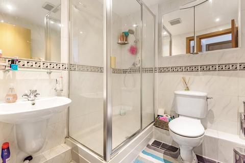 2 bedroom flat to rent, Canute Road, Hampshire SO14