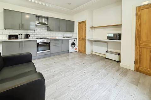 3 bedroom end of terrace house for sale, Fagley Road, Bradford BD2