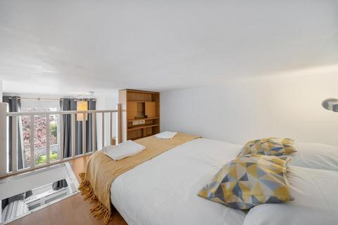 Studio to rent, Fairholme Road, West Kensington, W14