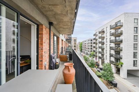2 bedroom flat for sale, Glow Court, London E3