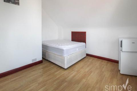 1 bedroom in a house share to rent, Regina Road, Southall, Middlesex