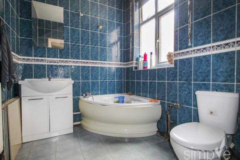 1 bedroom in a house share to rent, Regina Road, Southall, Middlesex