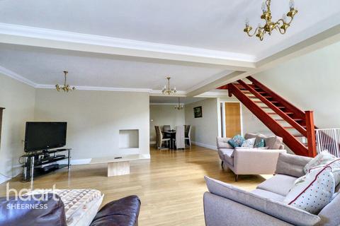 5 bedroom detached house for sale, Augustine Road, Minster