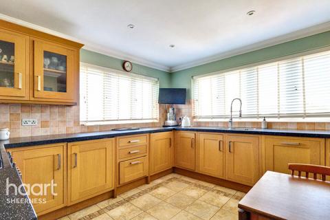 5 bedroom detached house for sale, Augustine Road, Minster
