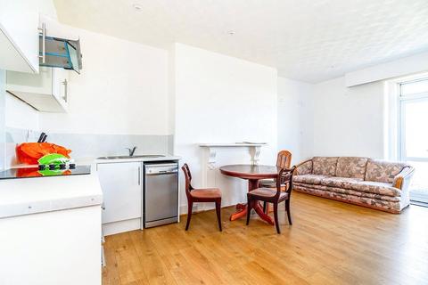 2 bedroom flat to rent, Western Parade, Hampshire PO5