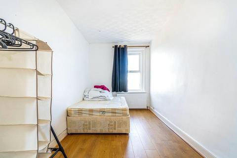 2 bedroom flat to rent, Western Parade, Hampshire PO5