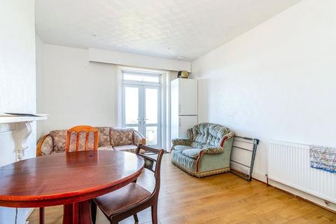 2 bedroom flat to rent, Western Parade, Hampshire PO5