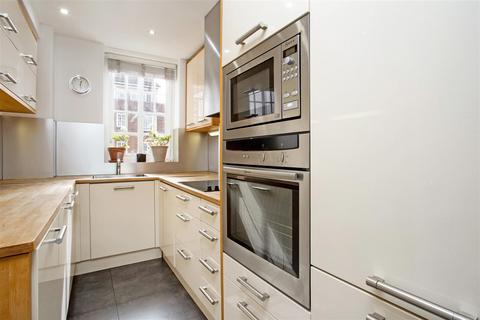 1 bedroom apartment for sale, Swan Court, Chelsea Manor Street, SW3