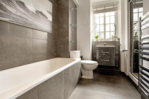 1 bedroom apartment for sale, Swan Court, Chelsea Manor Street, SW3