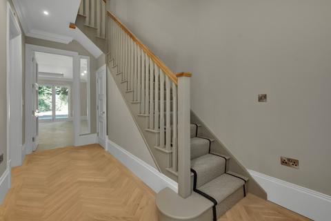 4 bedroom terraced house for sale, Oak Mount Place, Old Avenue, Weybridge, Surrey, KT13