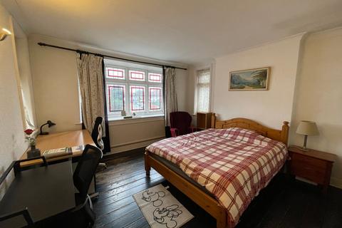 1 bedroom in a house share to rent, Preston Road, Wembley, HA9