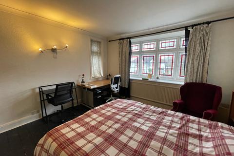 1 bedroom in a house share to rent, Preston Road, Wembley, HA9