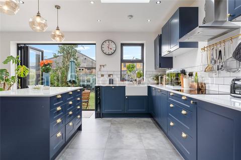 13 Sandringham Road, London, N22 6RB