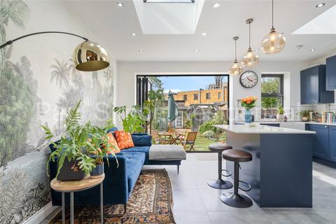 13 Sandringham Road, London, N22 6RB