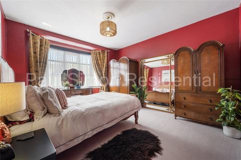 13 Sandringham Road, London, N22 6RB