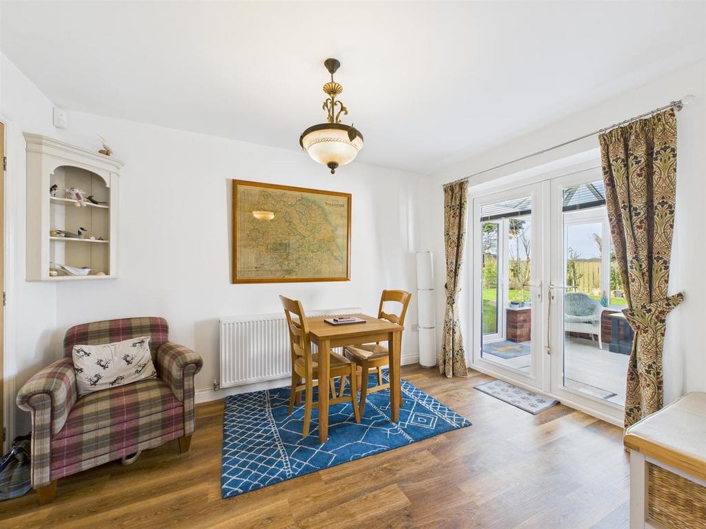 Dining room: