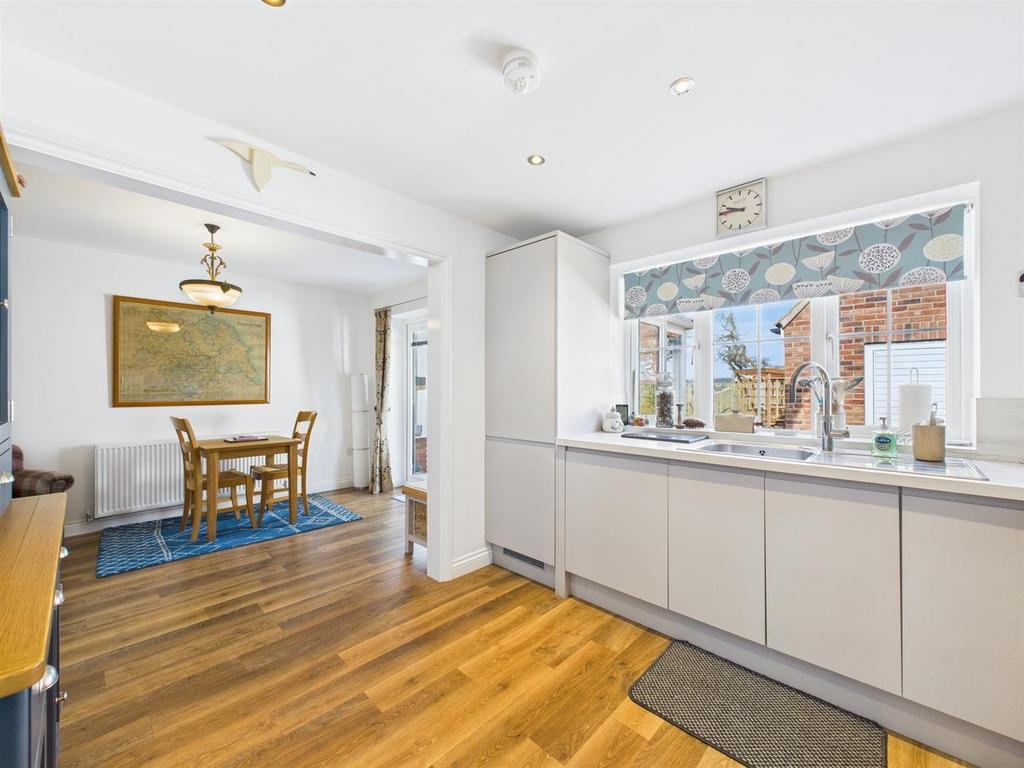 Kitchen:
