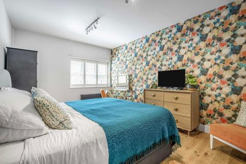 2 bedroom flat for sale, Tower Bridge Road, London SE1