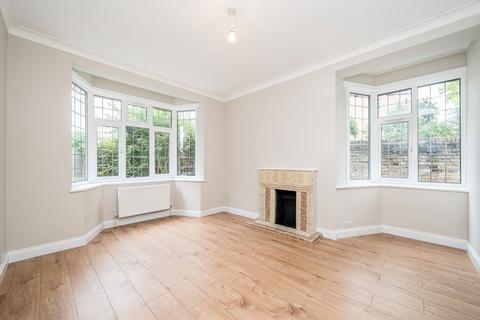 2 bedroom flat to rent, Kelvin Drive, East Twickenham TW1