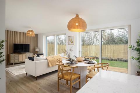 4 bedroom detached house for sale, Wakefield Road, Bradford BD11