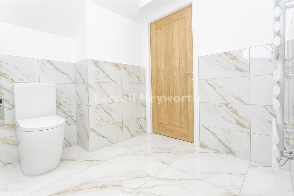 Shower room 2