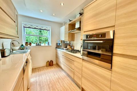 2 bedroom flat for sale, Boston Spa, Riverdale Gardens, LS23
