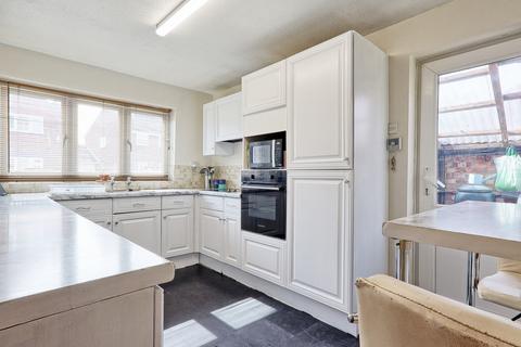 4 bedroom detached house for sale, Leapingwell Close, Chelmsford, CM2