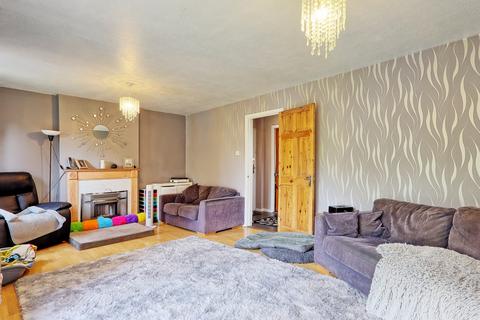 4 bedroom detached house for sale, Leapingwell Close, Chelmsford, CM2