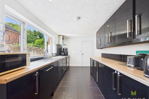 4 bedroom terraced house for sale, New Street, Wem