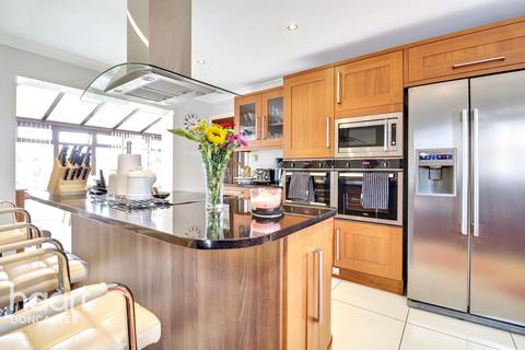 3 bedroom detached house for sale, Meadow Walk, Edenthorpe, Doncaster