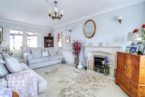 3 bedroom detached house for sale, Meadow Walk, Edenthorpe, Doncaster