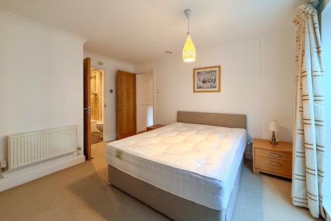 2 bedroom flat to rent, Globe View, High Timber Street, London
