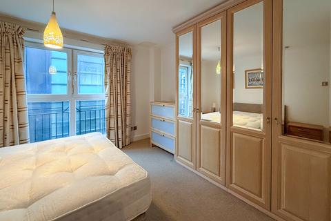 2 bedroom flat to rent, Globe View, High Timber Street, London