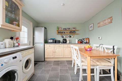 28 Bog Road, Whitburn, Bathgate, EH47 0EE