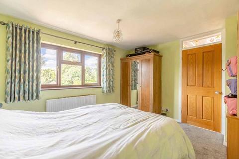 71 Hazell Way, Stoke Poges, Slough, SL2 4DG