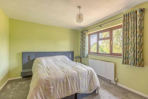 71 Hazell Way, Stoke Poges, Slough, SL2 4DG