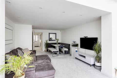 3 bedroom terraced house for sale, Olvega Drive, Buntingford