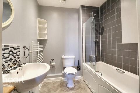 12 Ulverston, Purfleet, RM19 1SW