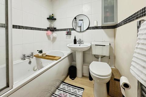 24 Charles Court, Thorne, Doncaster, DN8 4LD