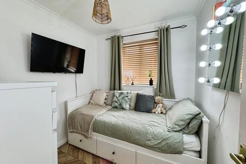 24 Charles Court, Thorne, Doncaster, DN8 4LD