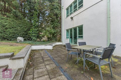 3 bedroom flat for sale, Park Road, Bowdon, Altrincham, Greater Manchester, WA14