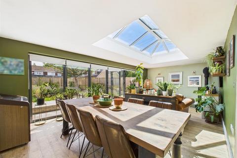 4 bedroom detached house for sale, Manor Drive, Elloughton