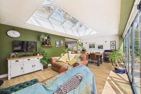 4 bedroom detached house for sale, Manor Drive, Elloughton