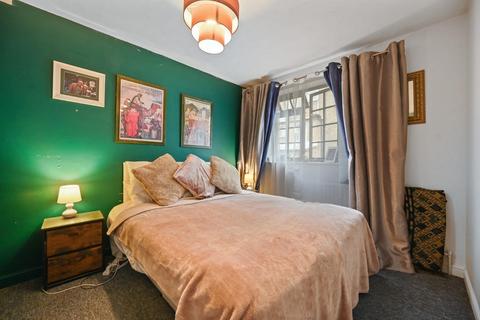 Burlington Mews, Acton