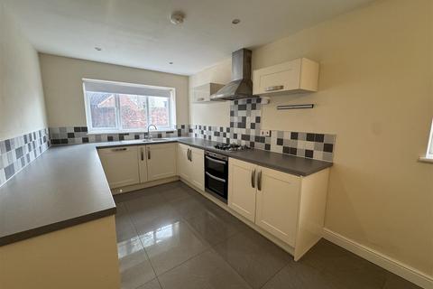 3 bedroom detached bungalow to rent, Perry Park Road, Rowley Regis