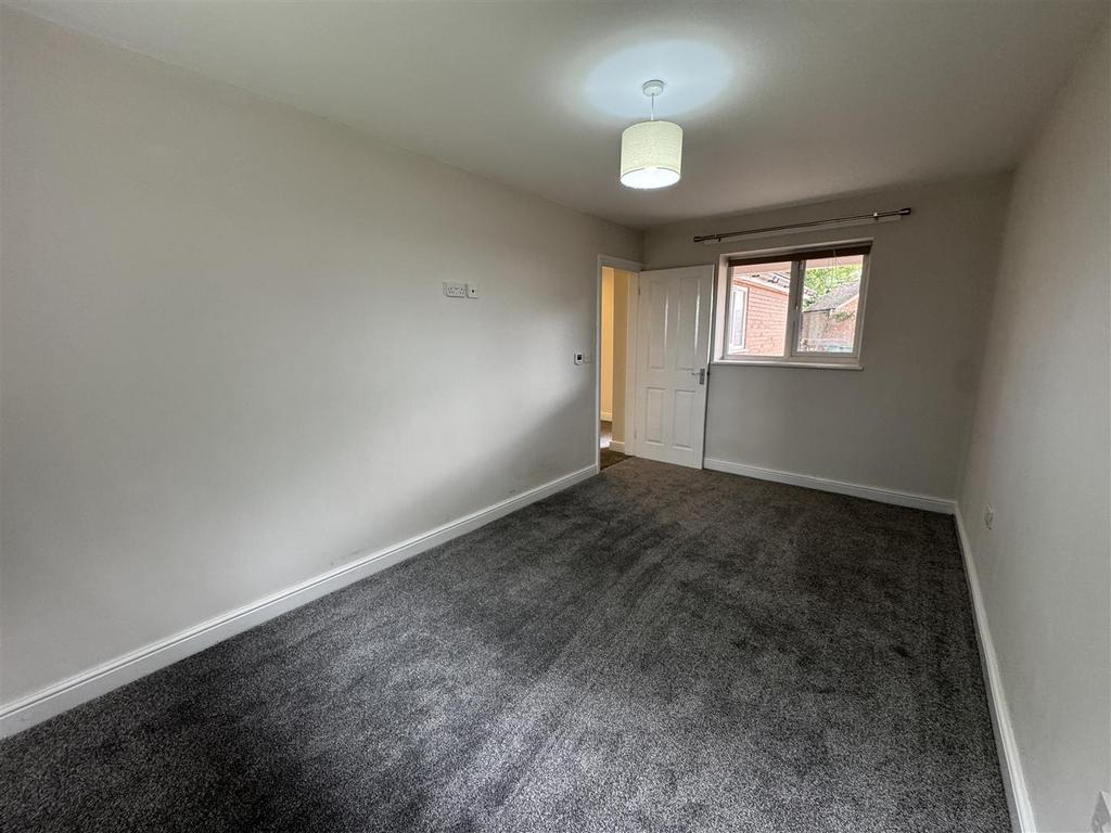 Bedroom 1.JPG