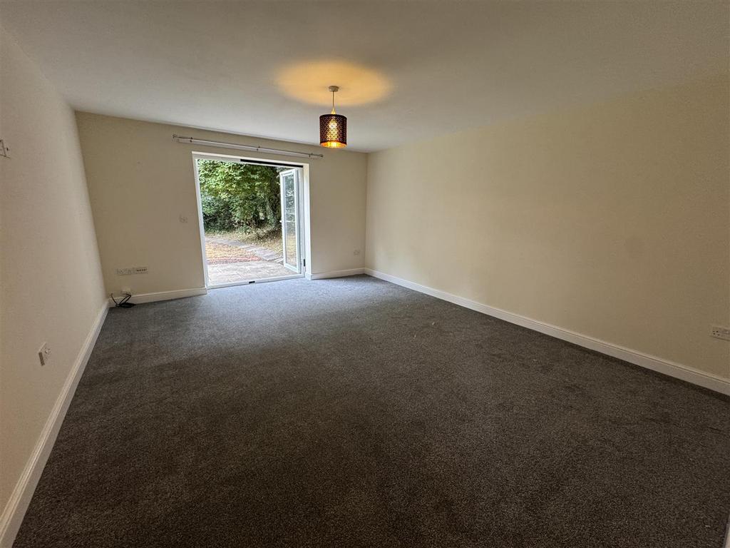 Living room 1.JPG