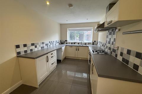 3 bedroom detached bungalow to rent, Perry Park Road, Rowley Regis