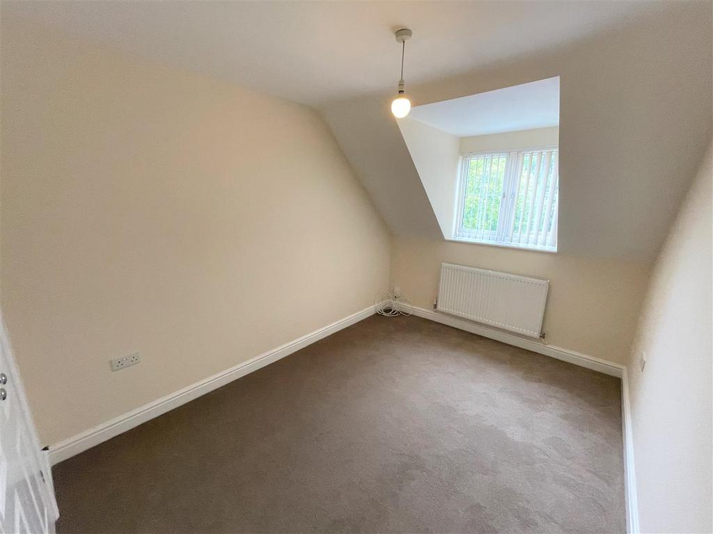 Bedroom 1.jpg