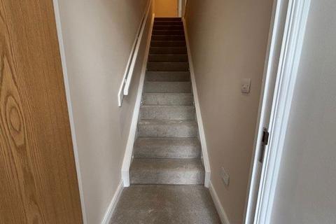 2 bedroom flat to rent, St Marys Row, Moseley, B13 9EF